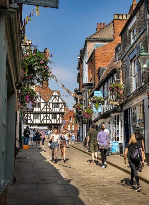 Choristers Mews: Luxury Cottage A Stones Throw From The Cathedral! Lincoln Buitenkant foto